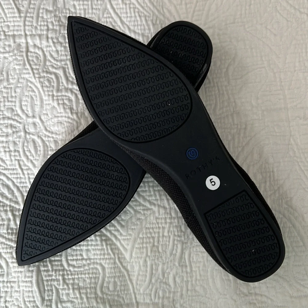 Rothy’s the Point in black solid - Picture 3 of 4